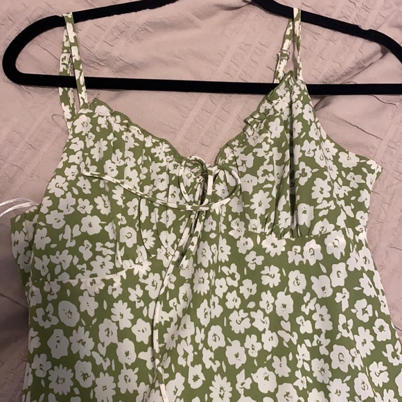 Princess Polly size 8 green floral dress - Picture 2 of 3